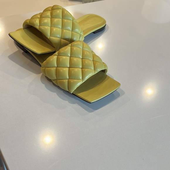 Bottega  veneta slides new( no box) - Picture 3 of 12